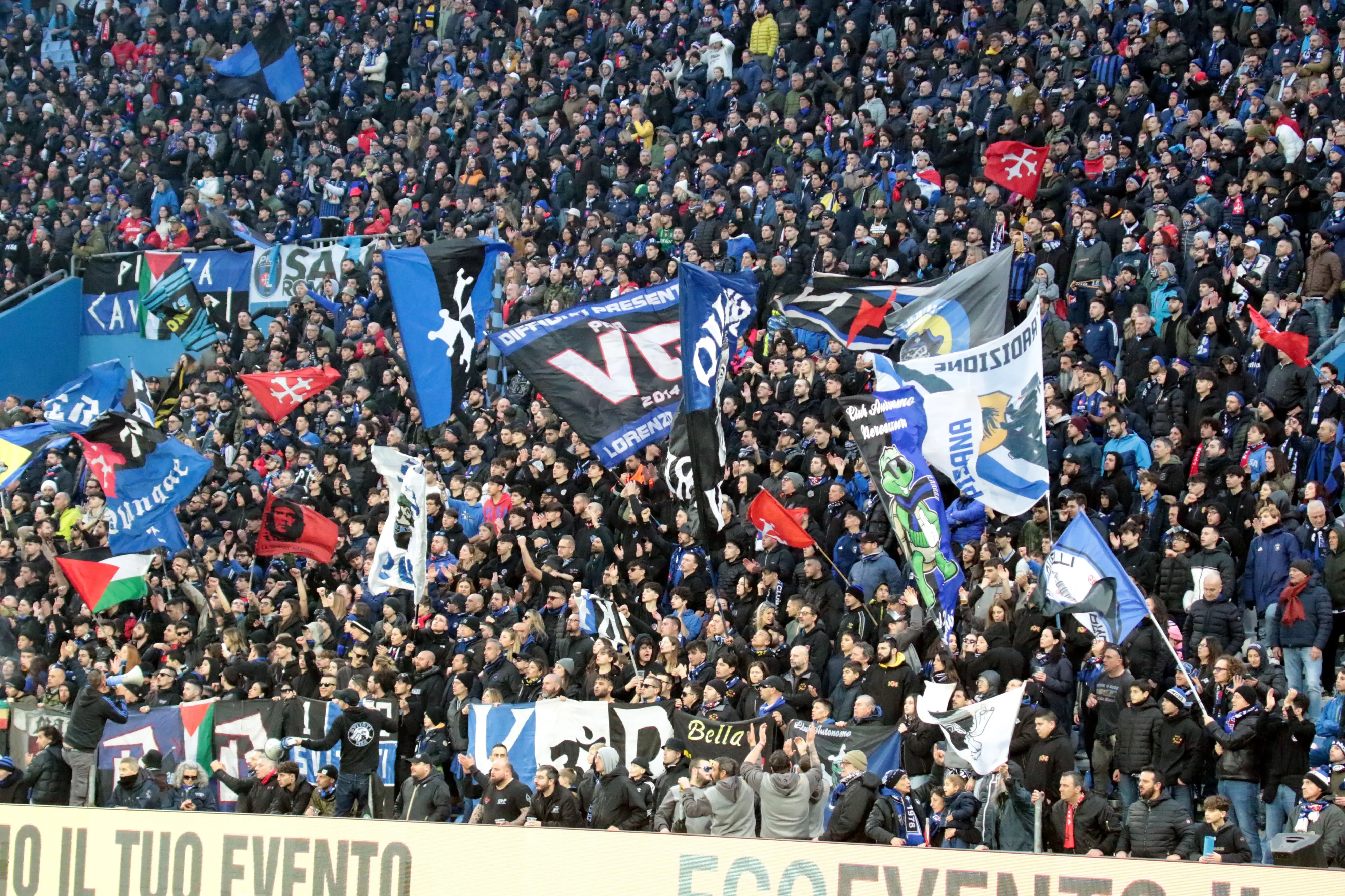 L’esodo dei tifosi del Pisa: giornata storica. Nonostante la sconfitta, la curva vince