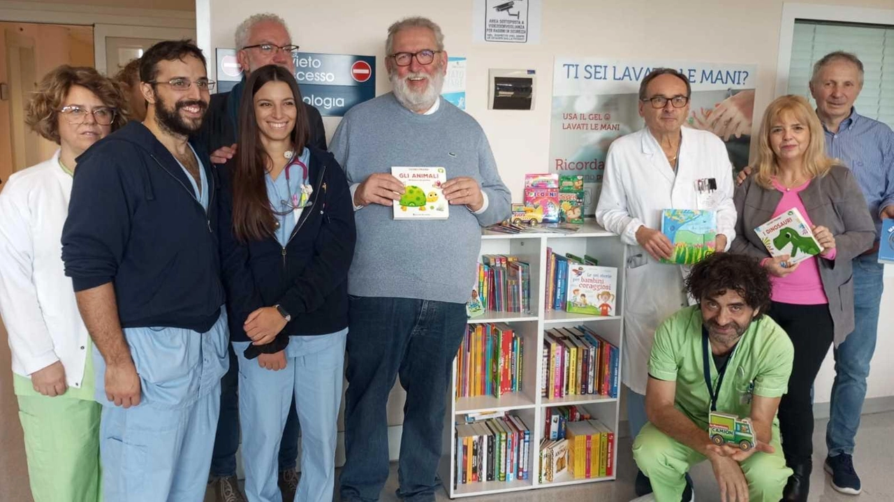 La donazione dei 150 libri alla Pediatria dell’ospedale di Città di Castello da parte dei soci Coop di Umbertide