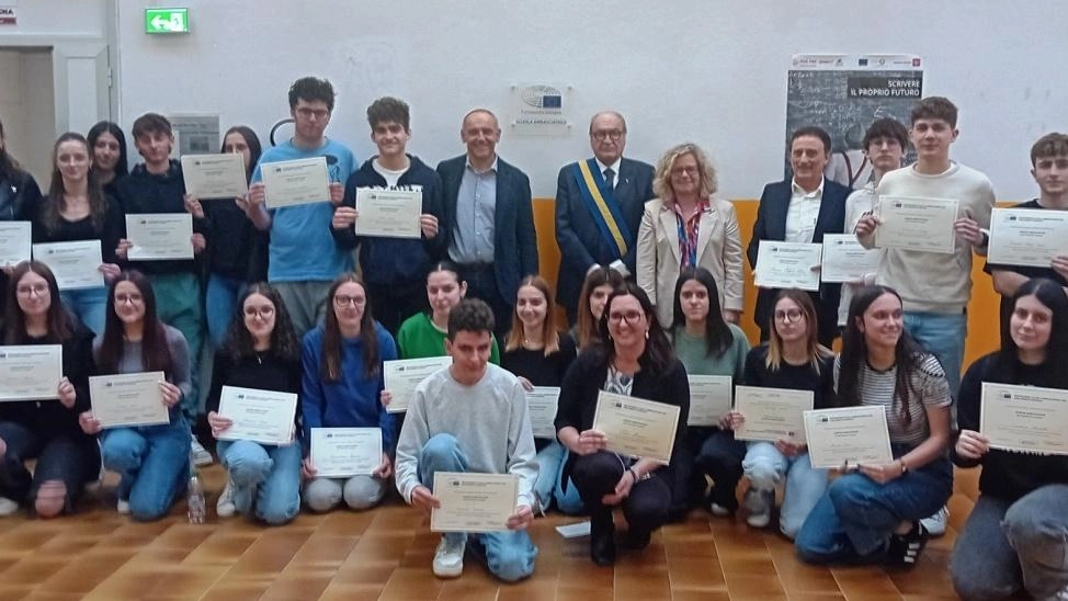 Tajani scrive alla scuola. Dal Ministro degli Esteri messaggio all’Isi Garfagnana