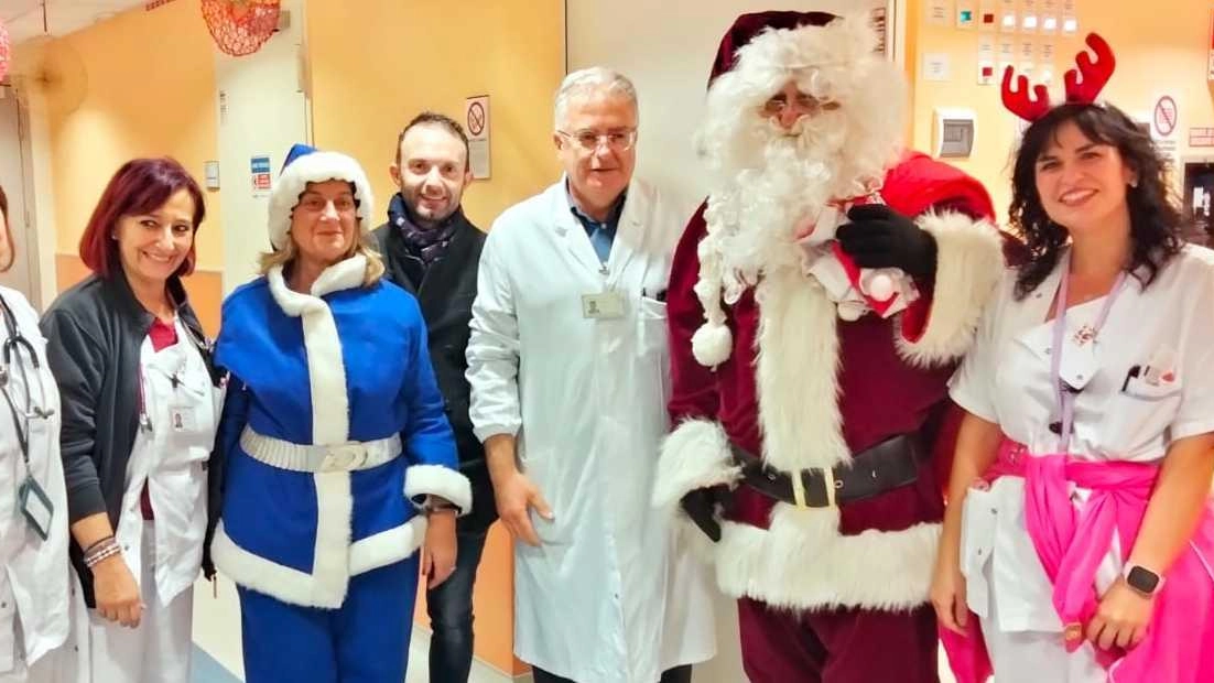 Tanta allegria e un momento di lieta spensieratezza è arrivato nella Pediatria dell’ospedale Apuane di Massa, grazie all’inaspettata visita di...