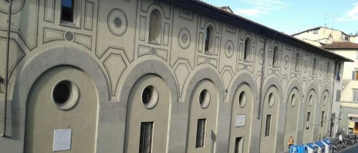 Firenze, svastiche e croci celtiche dentro al liceo Michelangiolo