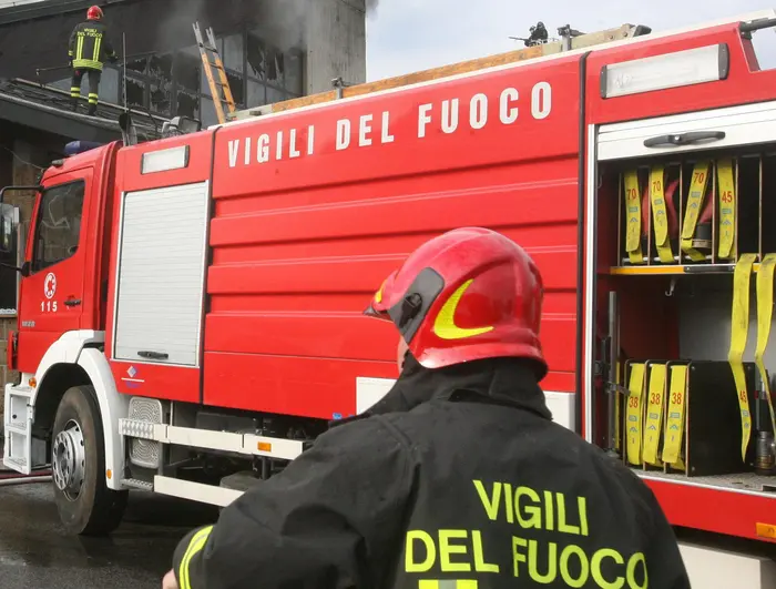 Rignano, incendio in un terreno agricolo