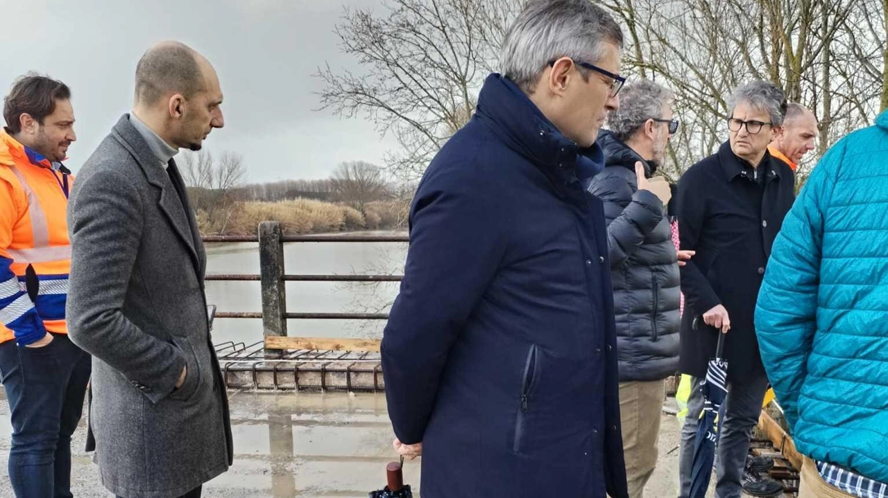 Sopralluogo sul cantiere del Ponte della Botte tra Calcinaia e Vicopisano del presidente della Provincia e dei sindaci con i tecnici