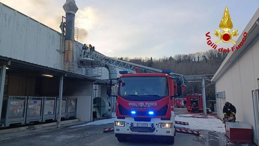 Incendio in azienda di materiali plastici a Umbertide