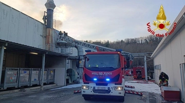 Incendio in azienda di materiali plastici a Umbertide