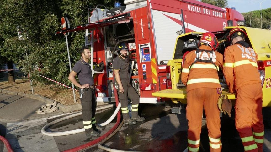 La procura ha nominato due consulenti. Ieri è già stato eseguito un primo sopralluogo. Tra le possibili cause un ritorno di fiamma o la presenza di residui di polvere da sparo.