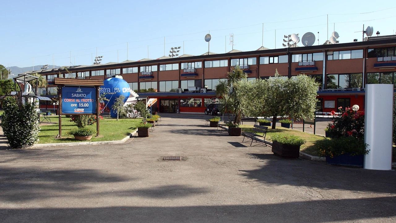 L’ingresso dell’ippodromo Sesana di Montecatini