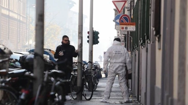 Una bomba esplode di fronte a una libreria di Casapound a Firenze