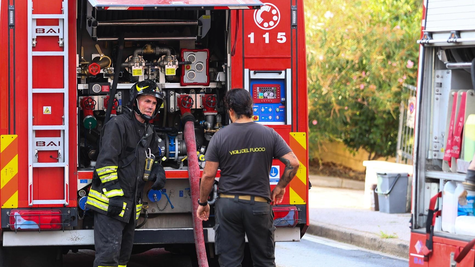 Aziende donano arredi alla sede dei pompieri