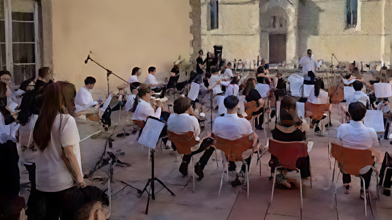 Omaggio a Puccini in Provincia: Terrazza sul Duomo tra parole e note oggi: alle 17,30 taglio del nastro della collettiva di pittura, alle 19 musica e canto