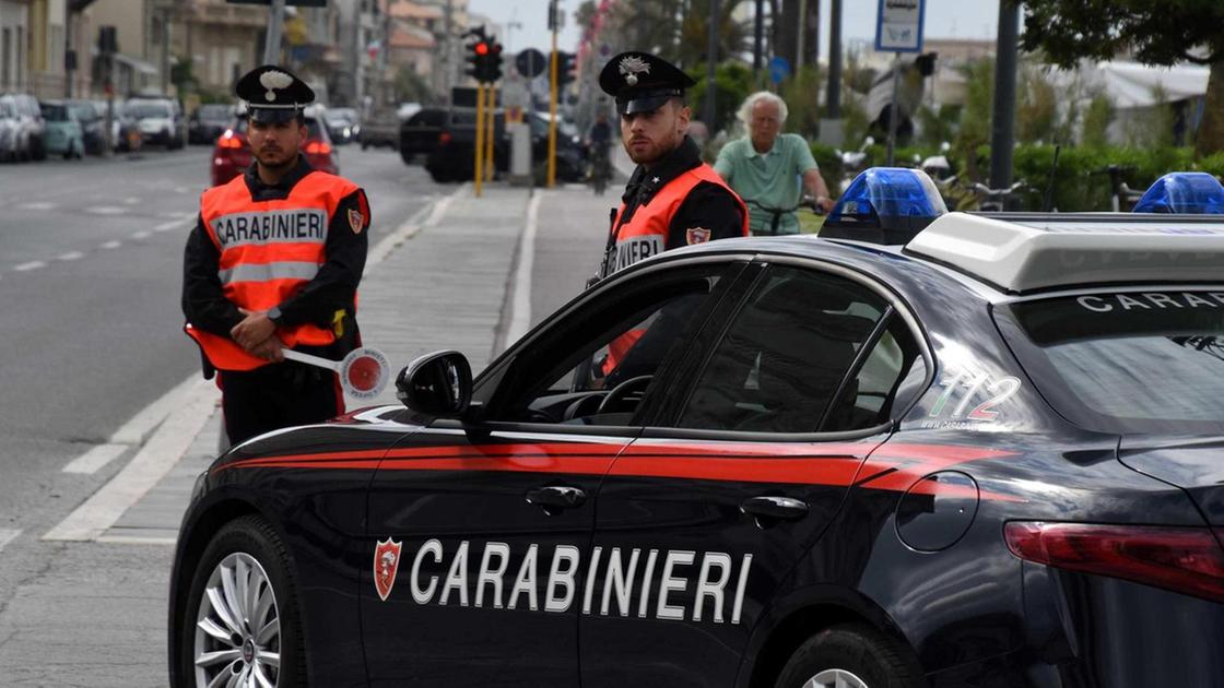 Controlli in strada. In auto con un machete. Fermato dai carabinieri