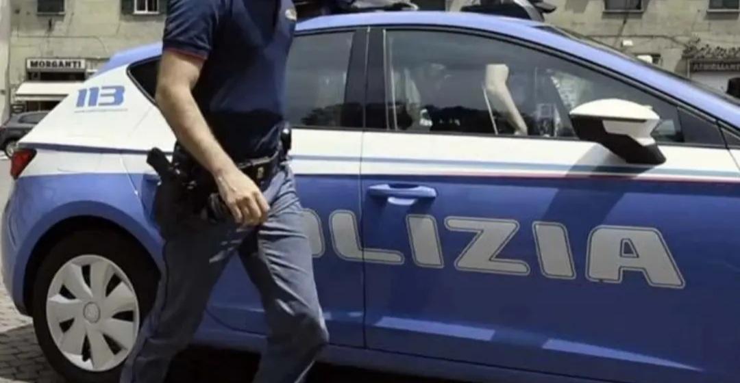 https://www.lanazione.it/image-service/view/acePublic/alias/contentid/MTY2ZGY1ZDUtN2YyMC00/0/polizia-immagine-di-repertorio.jpeg