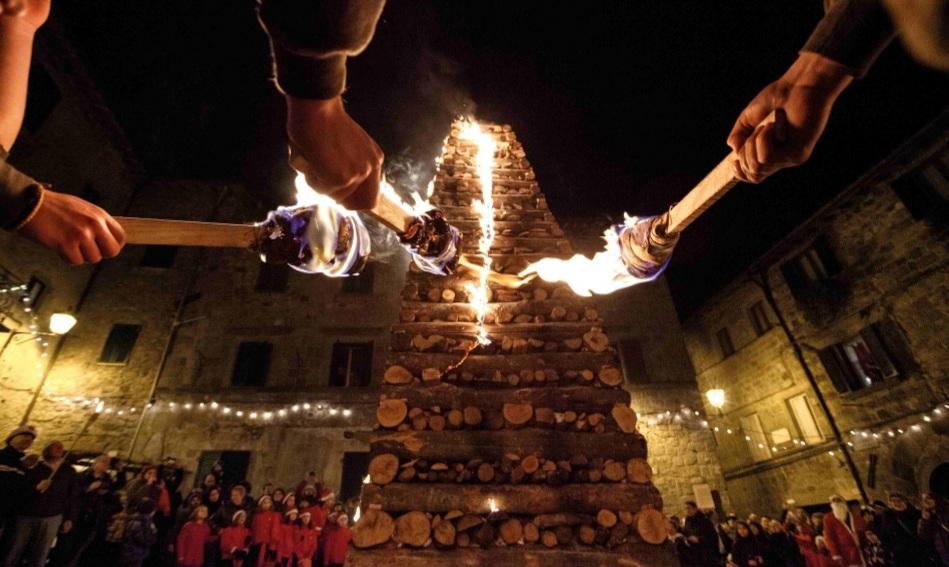 Natale ad Abbadia San Salvatore, la città delle Fiaccole rinnova la tradizione