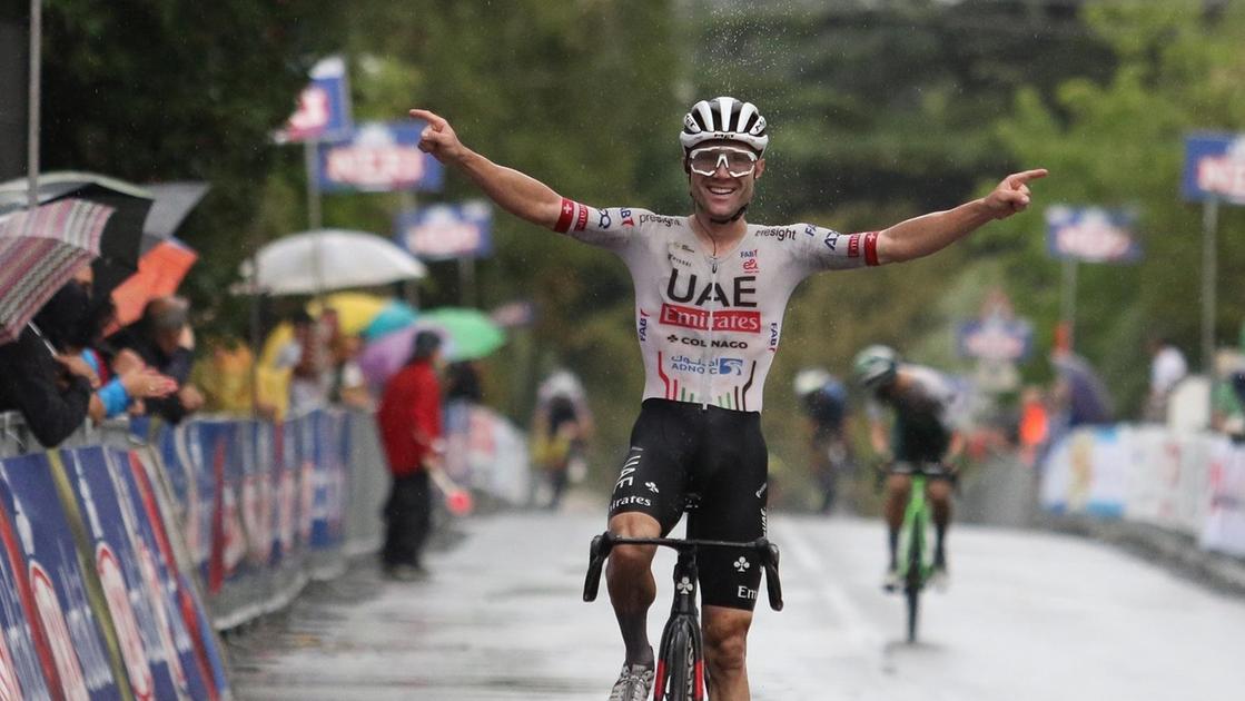 Gp Larciano, zampata di Hirschi. Sul podio il giovane Silvia e Ulissi