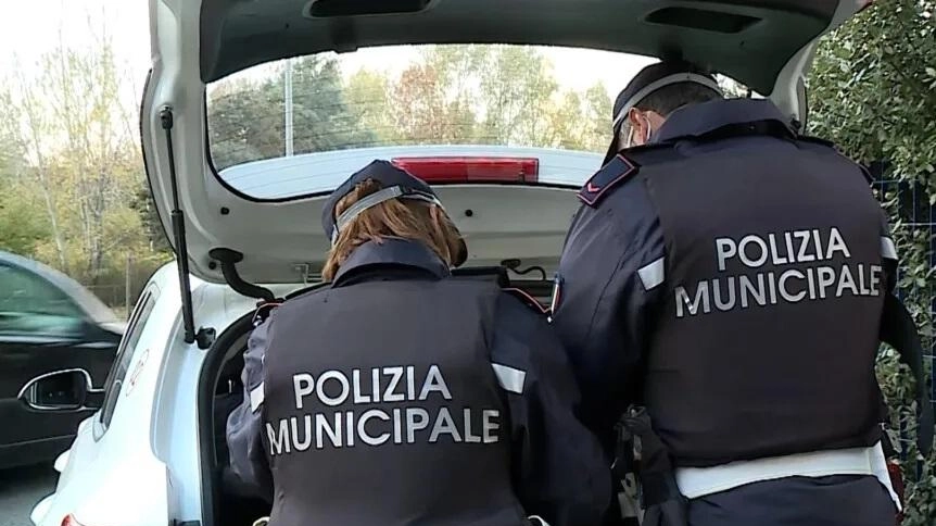 La polizia municipale di Camaiore (foto d’archivio)