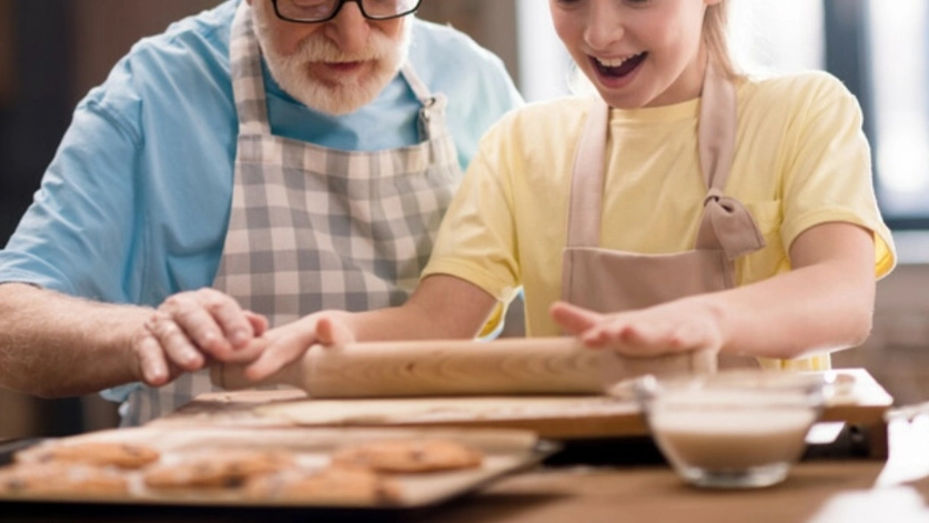 Nonno e nipote (foto Ansa) 