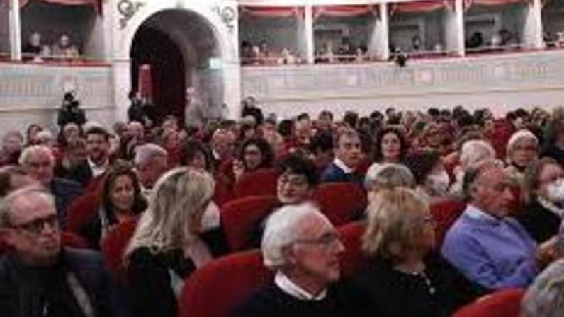 Il grande teatro alza il sipario. Drusilla Foer e Virginia Raffaele. Emozioni con Arturo Brachetti