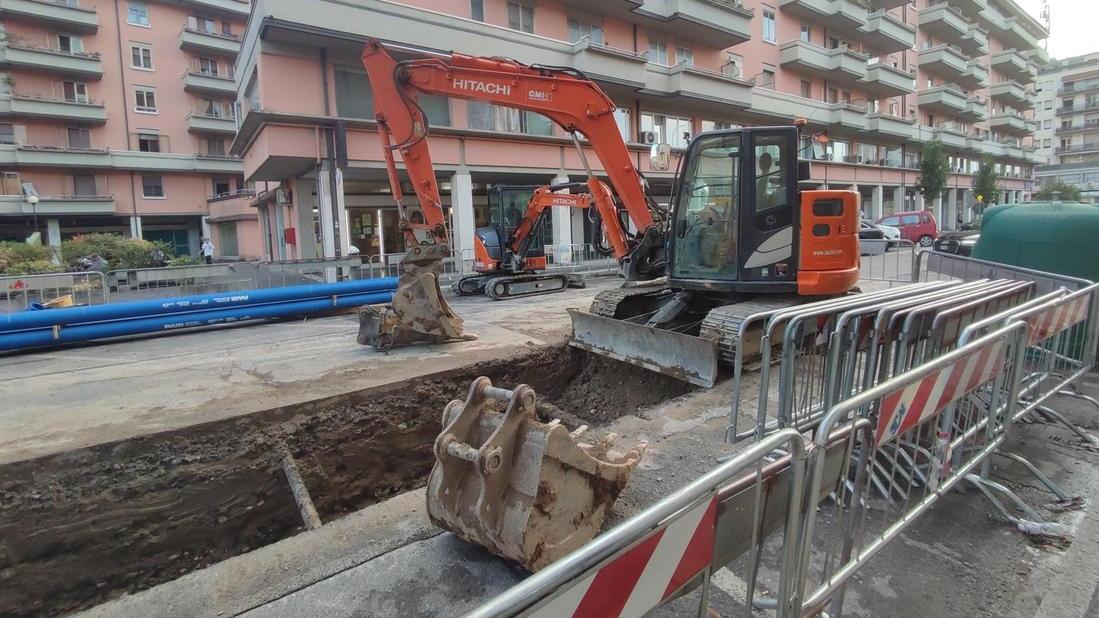 Via Strozzi ostaggio dei cantieri: "Ora è necessario accelerare. I negozi non possono rimetterci"