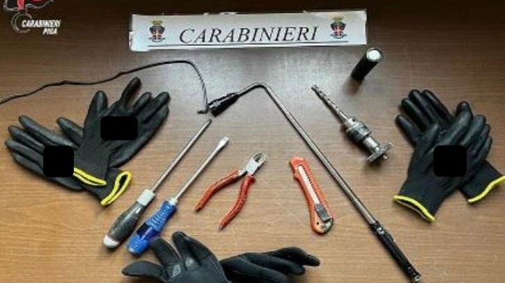 Gli strumenti da scasso utilizzati dal ladro