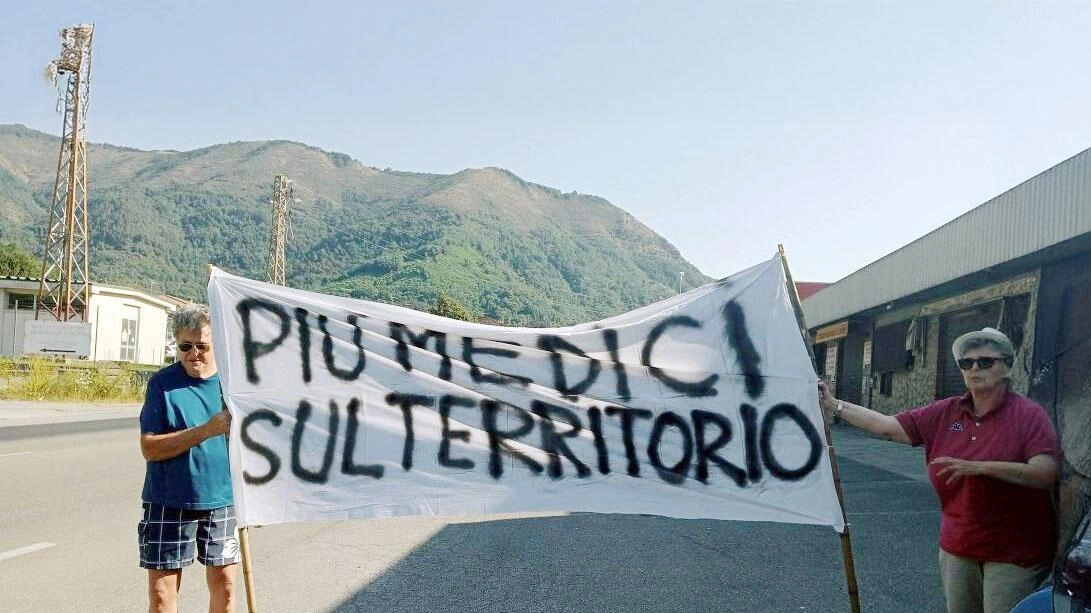 Nella foto d’archivio unna protesta contro i tagli alla sanità