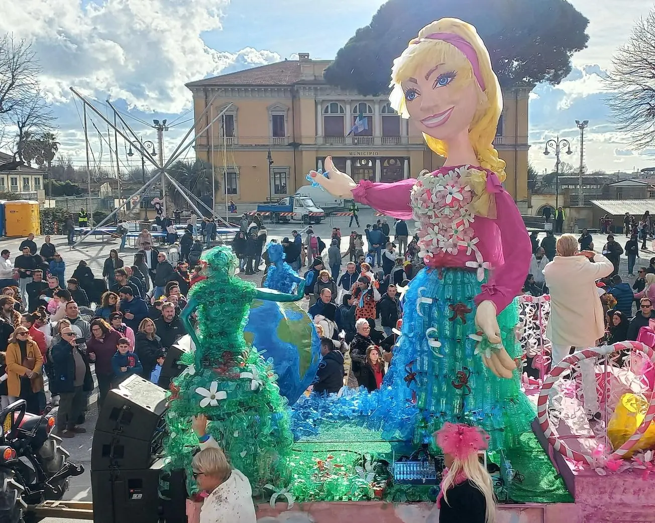 Il tripudio del Carnevale può partire. Domani il primo dei tre corsi. Fiato sospeso solo per il meteo