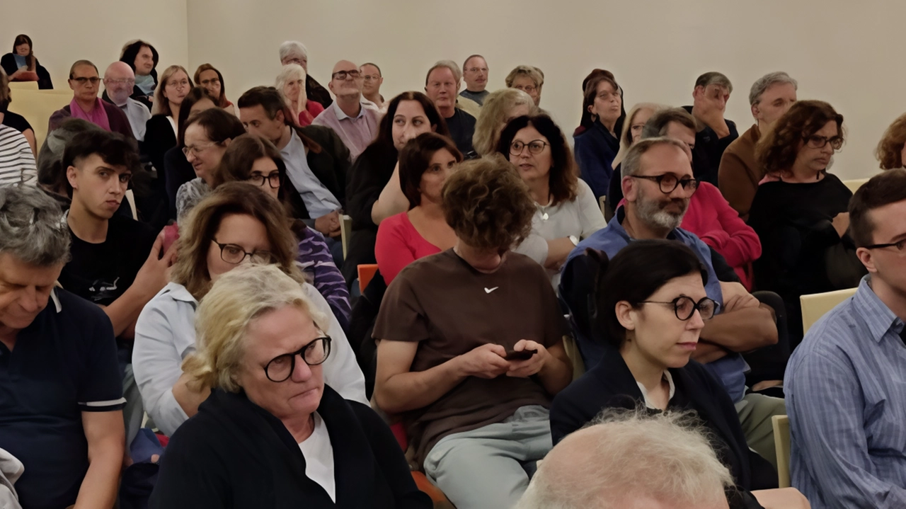 Sabato prossimo a Scandicci, Mani Tese festeggia 60 anni con una giornata di eventi e laboratori per valorizzare la solidarietà locale. Sfilata, pranzo contadino e torta celebrativa saranno i momenti clou della celebrazione.