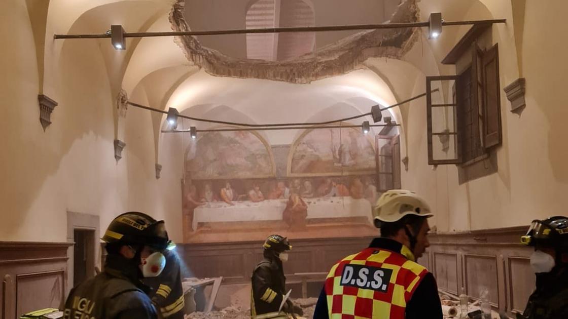 Cede il solaio durante la festa di matrimonio, un anno fa il crollo nell’ex convento di Giaccherino