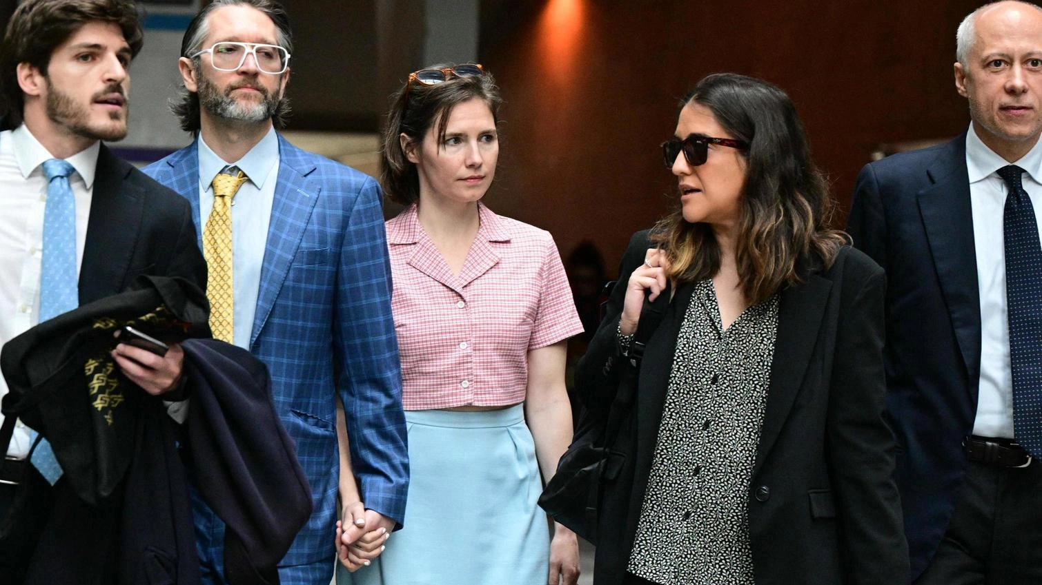 Amanda Knox, show in tribunale: "Lumumba era un mio amico". Lo sfogo, la condanna e le lacrime