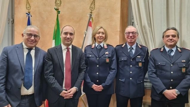 L’assessore Forastiero, il sindaco Calamai,. la comandante Cappelli con gli ispettori