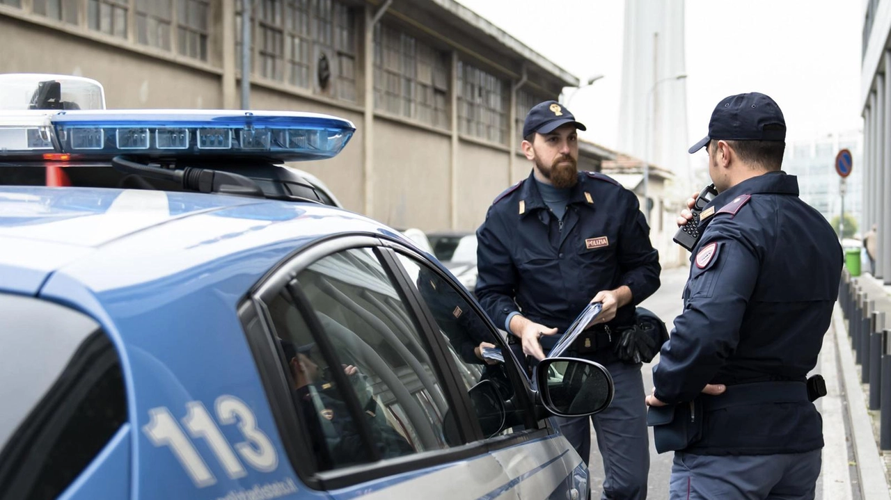 Il 50enne è stato arrestato dagli agenti del commissariato di polizia di Sarzana intervenuti sul posto (foto d’archivio)