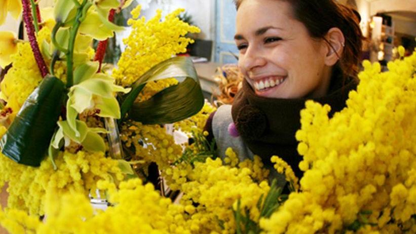 La città che festeggia le donne. Musica, arte, teatro e mimose. Ecco gli appuntamenti di domani