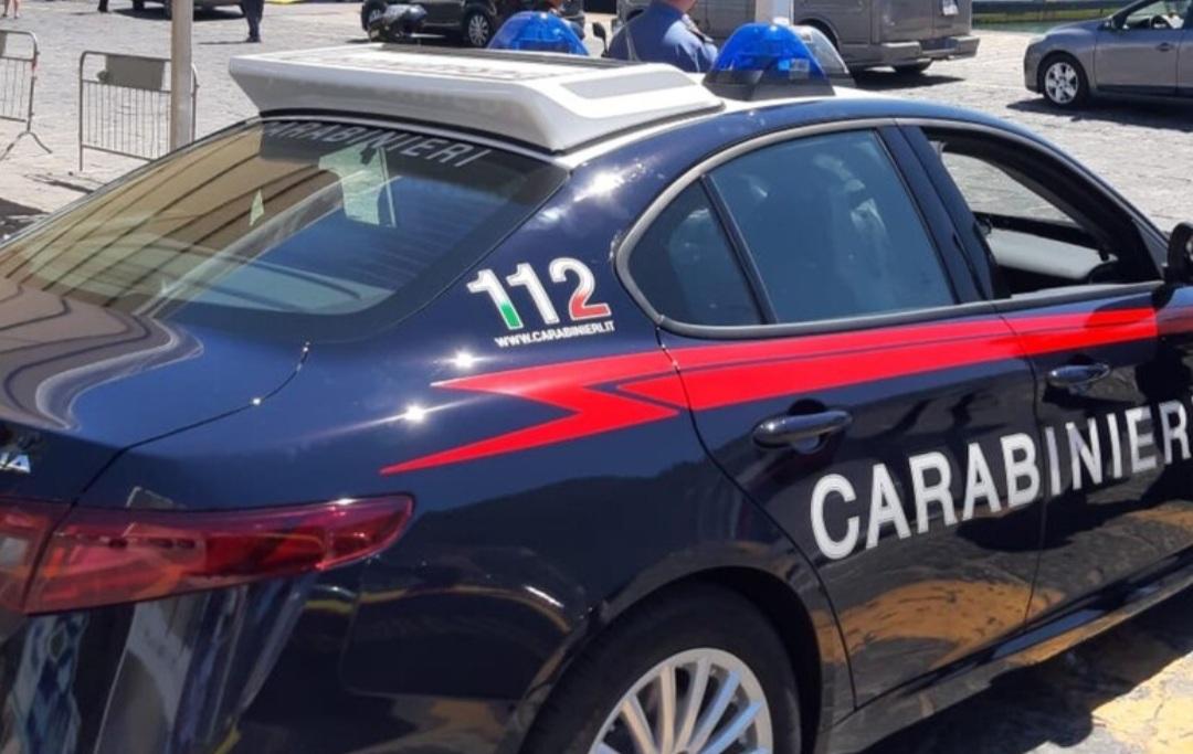 Rapina una turista e le sfila 2mila euro in contanti: arrestata