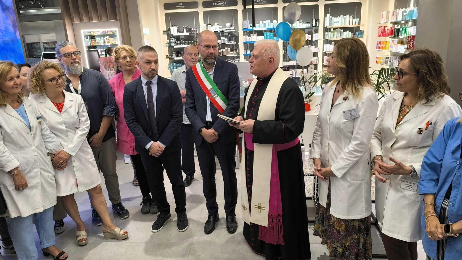 La farmacia rinnovata. Più spazi e più servizi in viale Comaschi: "Punto di riferimento"