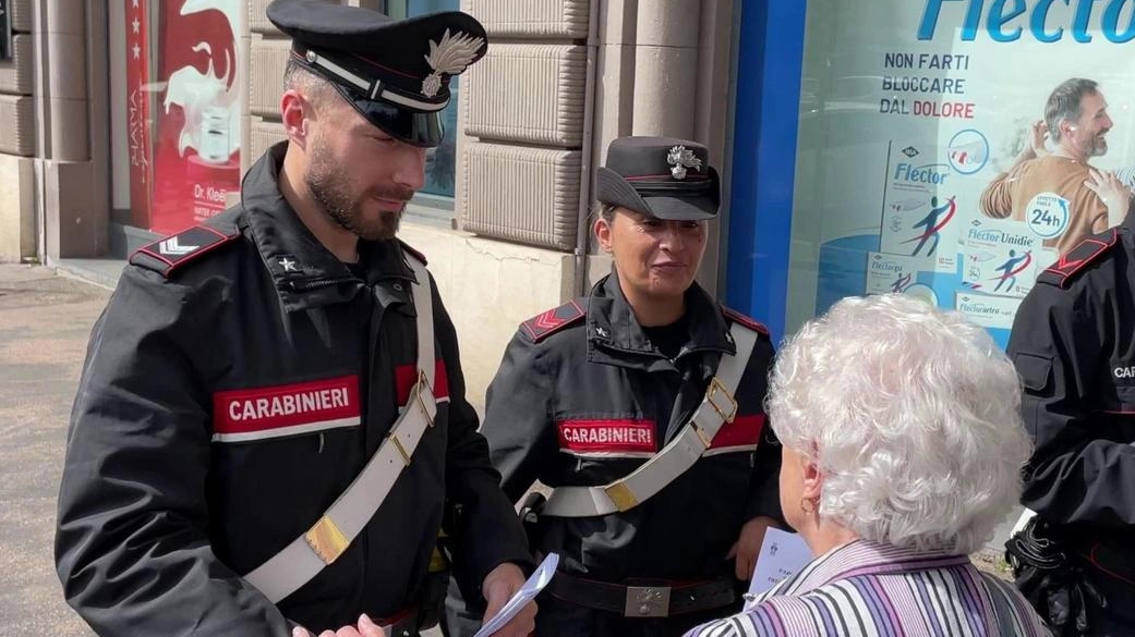 I carabinieri sono intervenuti più volte per fermare l’anziano 83enne, che per lungo tempo ha molestato una donna di 76 anni