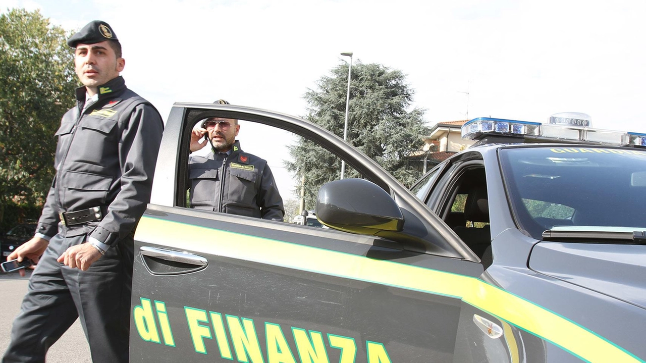 Pronto intervento del personale della Guardia di finanza che ha bloccato i due ladri