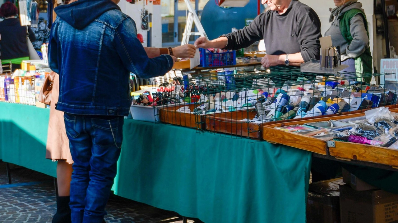 La millenaria Fiera di San Luca a Impruneta celebra le tradizioni locali con eventi culturali, mostre, mercati artigianali e spettacoli, culminando il 15 ottobre con la fiera del bestiame e uno spettacolo pirotecnico. Nuove iniziative come la podistica "Corri alla Fiera" arricchiscono il programma, mantenendo viva la storia del paese.