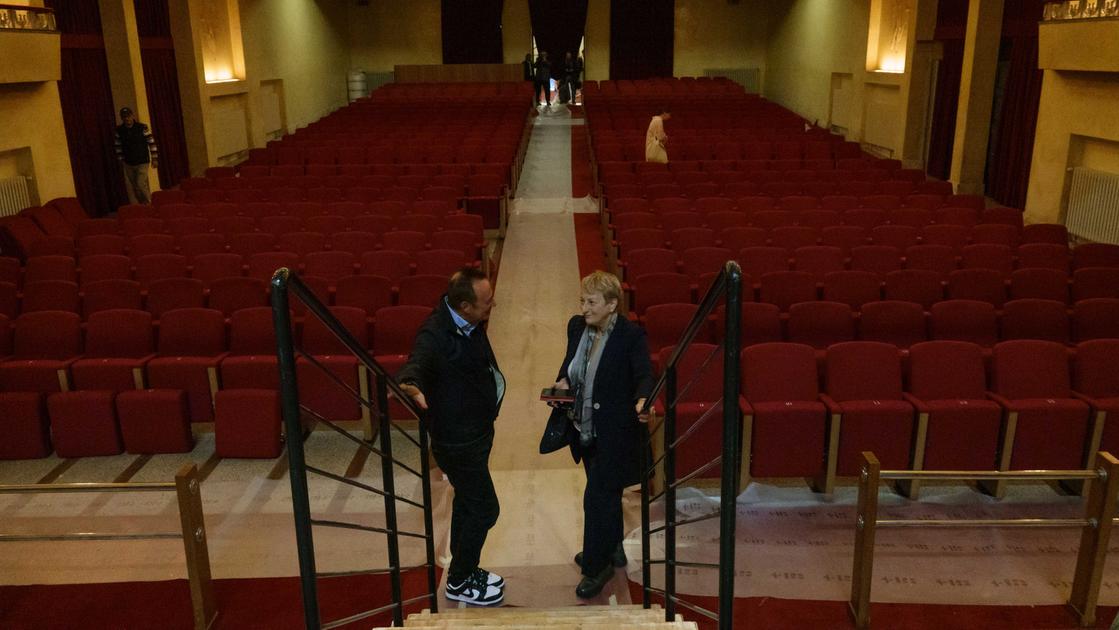 Teatro Civico, il rosso che ci piace. Conto alla rovescia per l’apertura