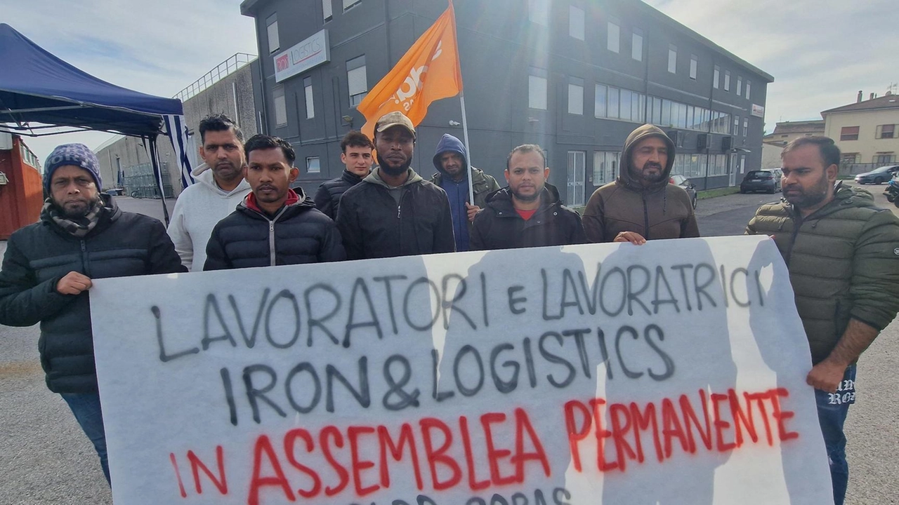 L’assemblea permanente alla «Iron&Logistics» a Montale