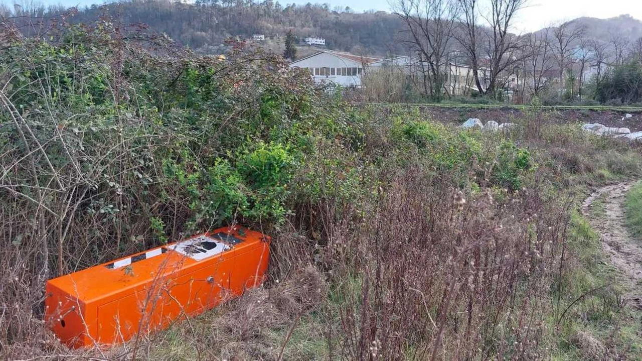 Lo speed box ritrovato al confine tra i Comuni di Follo e Vezzano Ligure