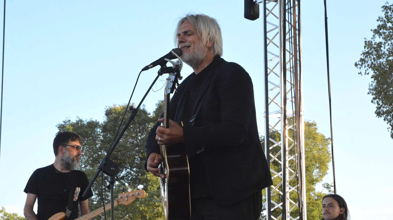 Paolo Benvegnù durante un concerto: il musicista aveva 59 anni. E' scomparso improvvisamente