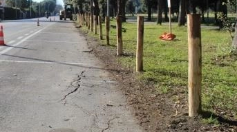 A Pietrasanta ladri colpiscono di nuovo: borsa rubata da auto parcheggiata al viale Apua. Donna derubata mentre faceva una passeggiata in Versiliana. Denuncia ai carabinieri e appello alla cittadinanza per maggiore attenzione.