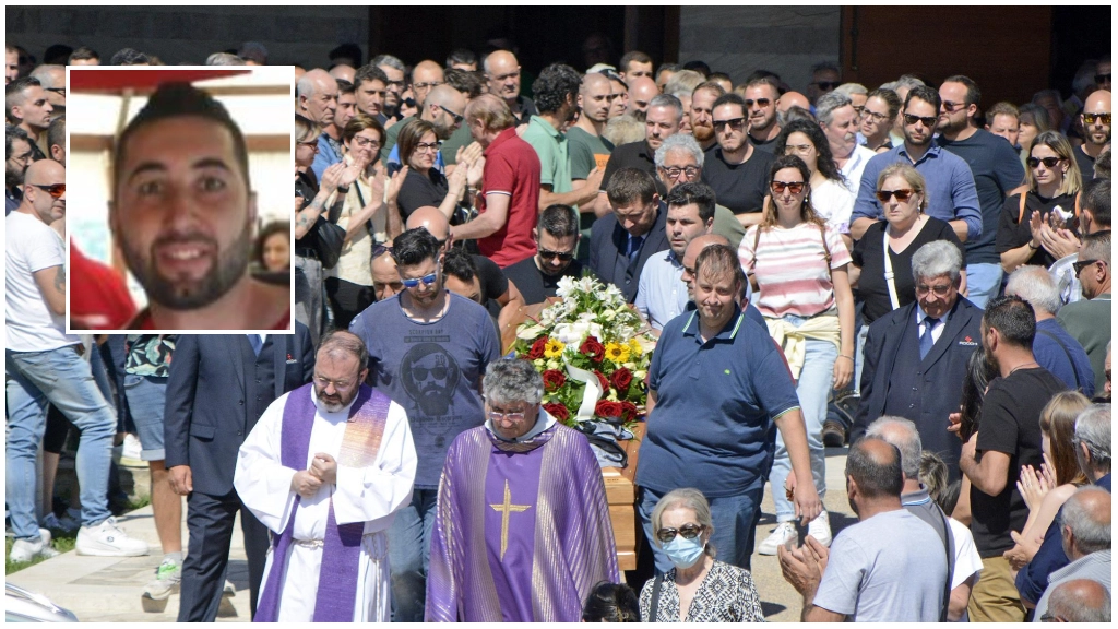 Leonardo Di Marte: un momento dei funerali a Grosseto, nel riquadro la vittima