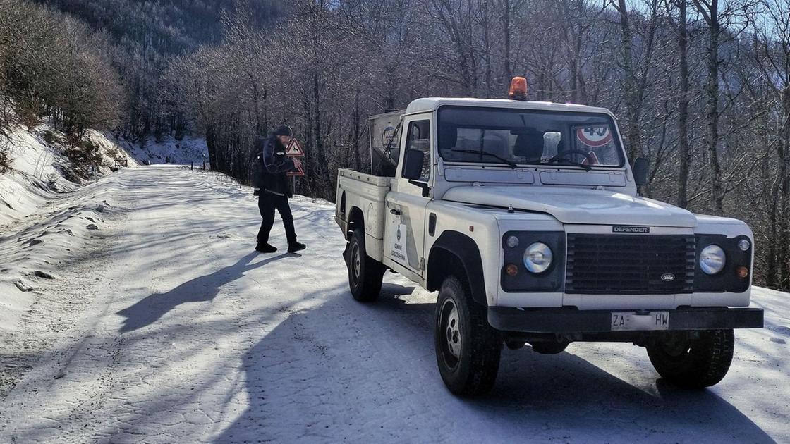 Il ghiaccio chiude il Pratomagno. Strade pericolose: scatta il blocco