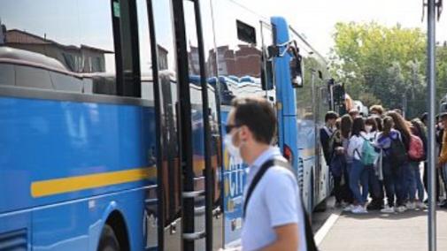 Primi disagi per traffico intenso sulla tabella di marcia dei bus scolastici