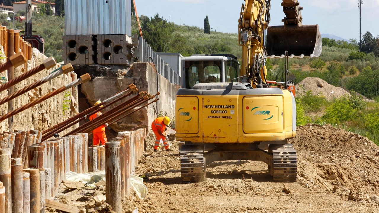 A San Miniato, la frana di via Bagnoli, attiva dal 2014, sarà finalmente sistemata grazie a un finanziamento regionale. L'assessore ai lavori pubblici annuncia l'imminente avvio dei lavori, che supereranno il milione di euro.