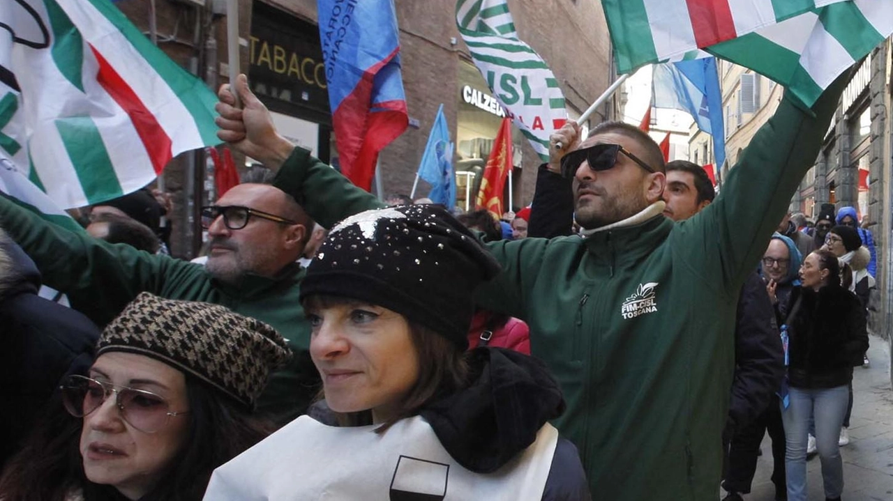 Oggi il vertice in Provincia, nuovi ingressi di Università e Fondazione Mps. Comune e Regione, le strategie per acquistare l’area in viale Toselli. A marzo altri dieci giorni di stop. Il 27 febbraio arriva Landini.