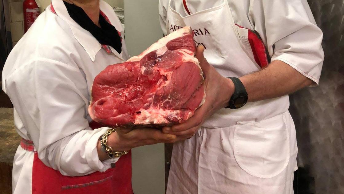 Firenze, “Sua Maestà la Bistecca”, la tradizione toscana fa spettacolo