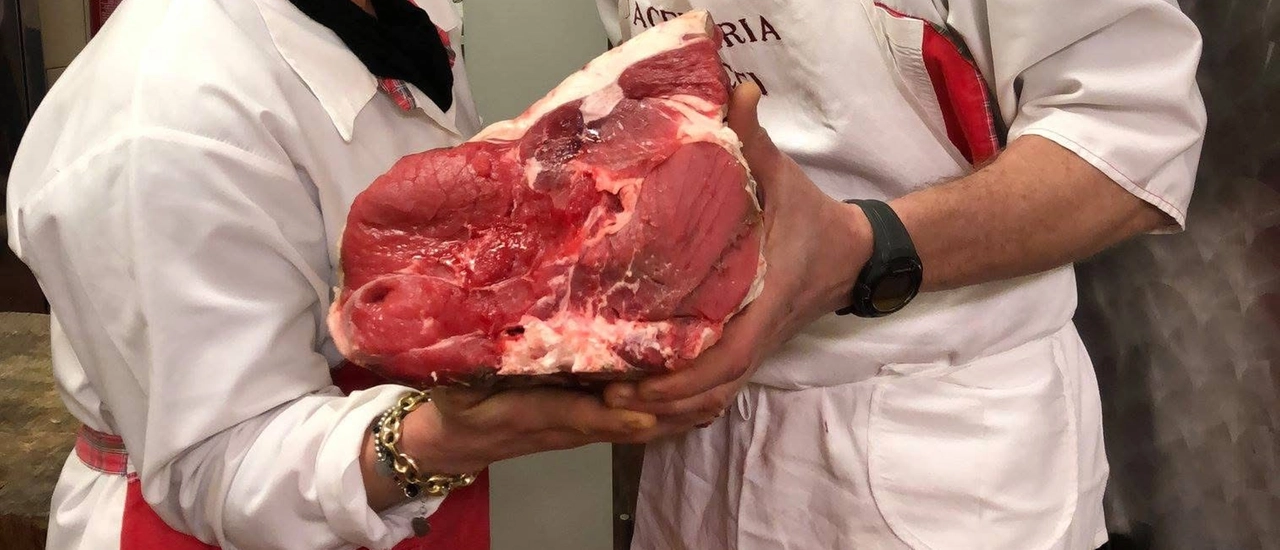 Firenze, “Sua Maestà la Bistecca”, la tradizione toscana fa spettacolo