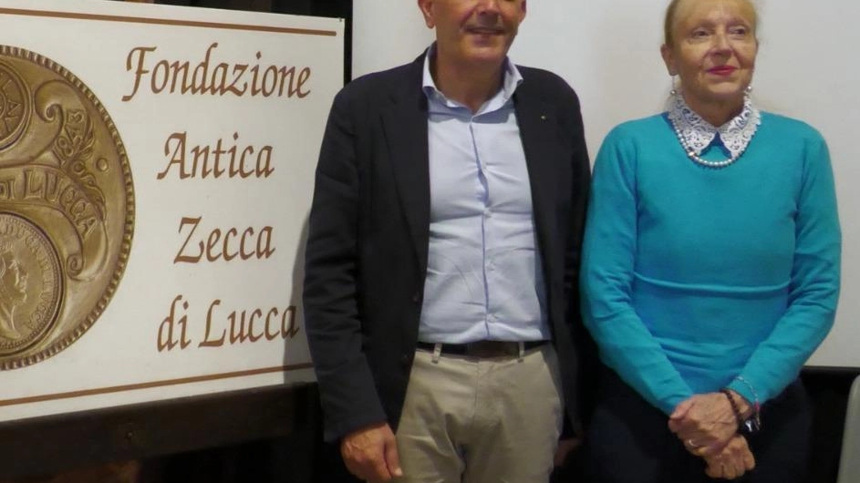 Il presidente della Fondazione Antica Zecca di Lucca, Alessandro Colombini insieme alla professoressa Franca Maria Vanni, curatrice della mostra