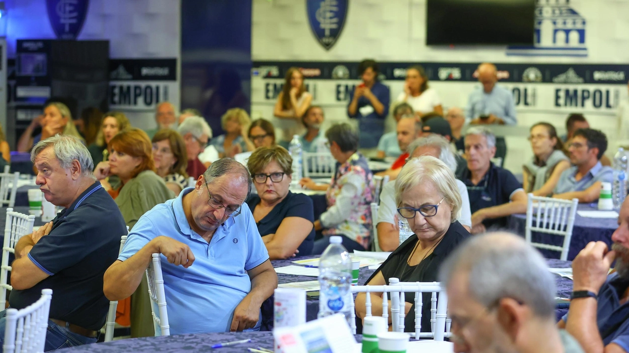 La sala gremita giovedì sera per il primo incontro pubblico per parlare dello stadio (Gasperini/ FotoGermogli)